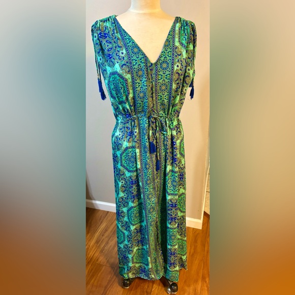 Unique dress for casual or formal occasions. - Picture 1 of 4